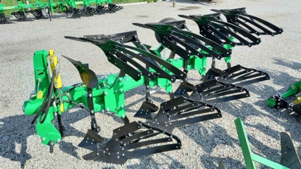 Pflug umkehrbar Traktor PONM 3‒35+1 von Veles Agro Odessa produziert