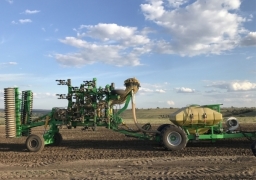ZEUS 6 VT Veles Agro Universal Scheibenegge mit Anwendung von Düngemitteln