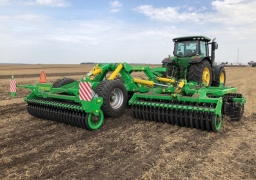 KRONOS 8 Compact disc harrow with knife rollers