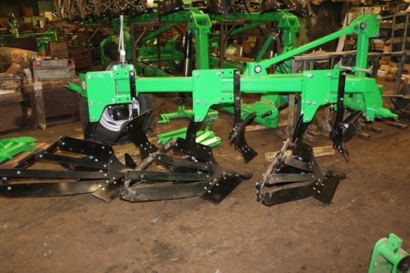 PLOW THREE-BODY MOUNTED PNVB 3‒40 with skimmer