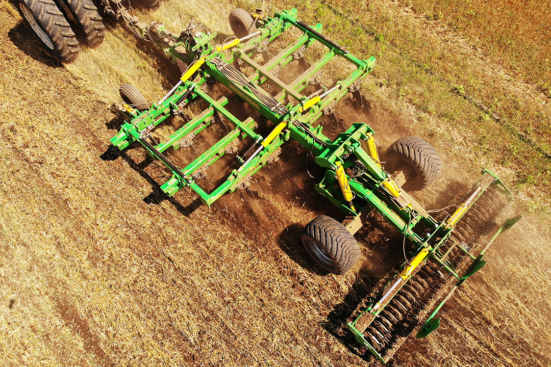 ZEUS 4 VT Universal disk harrow (Semi-mounted)